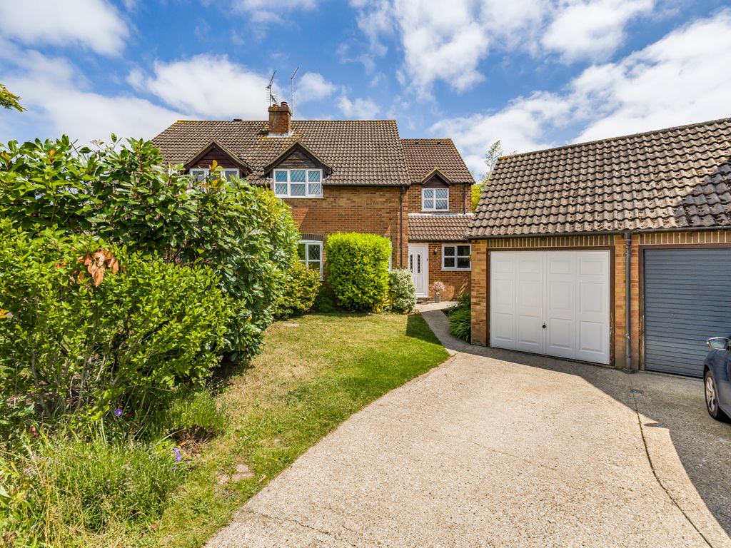 4 bed semidetached house for sale in Sorrel Close, Burghfield Common