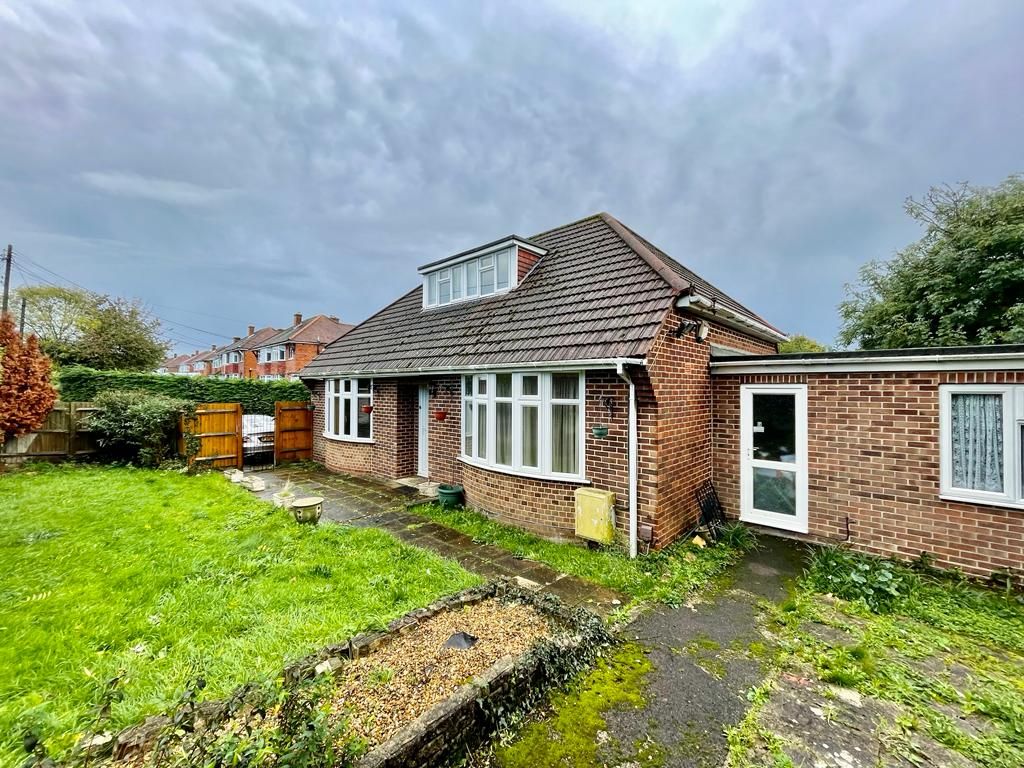 5 bed detached bungalow for sale in Botley Road, Southampton SO19 Zoopla
