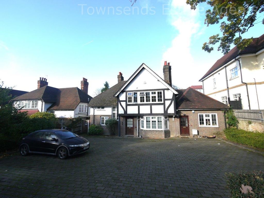 Studio to rent in Maxwell Road, Northwood HA6, £995 pcm Zoopla