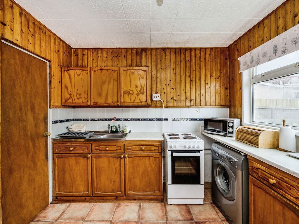 3 bed semidetached house for sale in Southall Avenue, Skewen, Neath