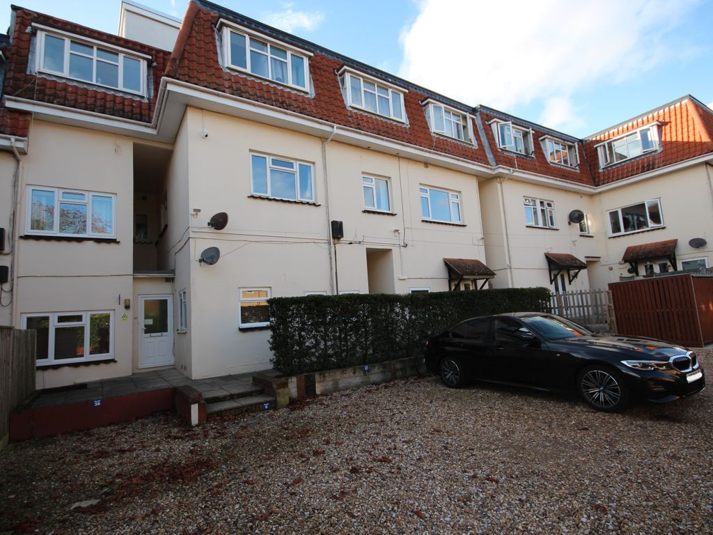 1 bed flat to rent in Sea Road, Bournemouth BH5, £850 pcm