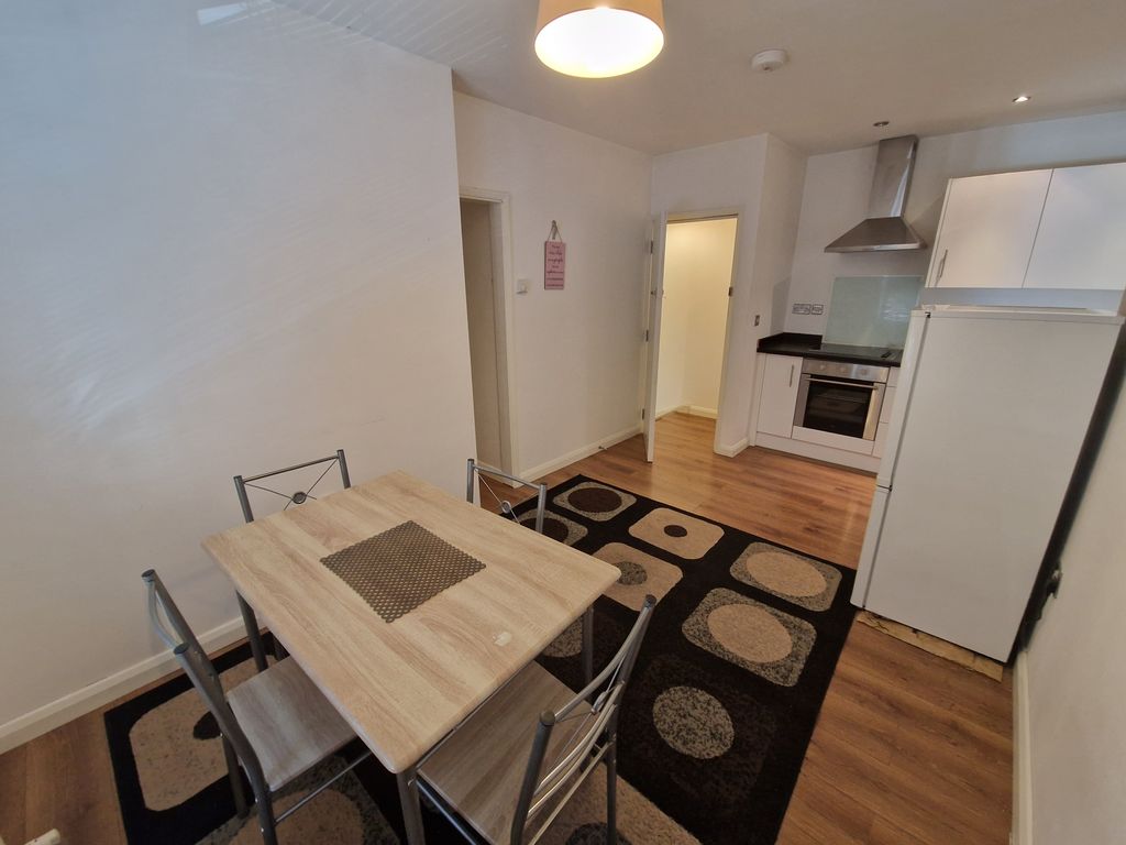 1 bed flat to rent in Dumfries Street, Luton LU1, £975 pcm Zoopla