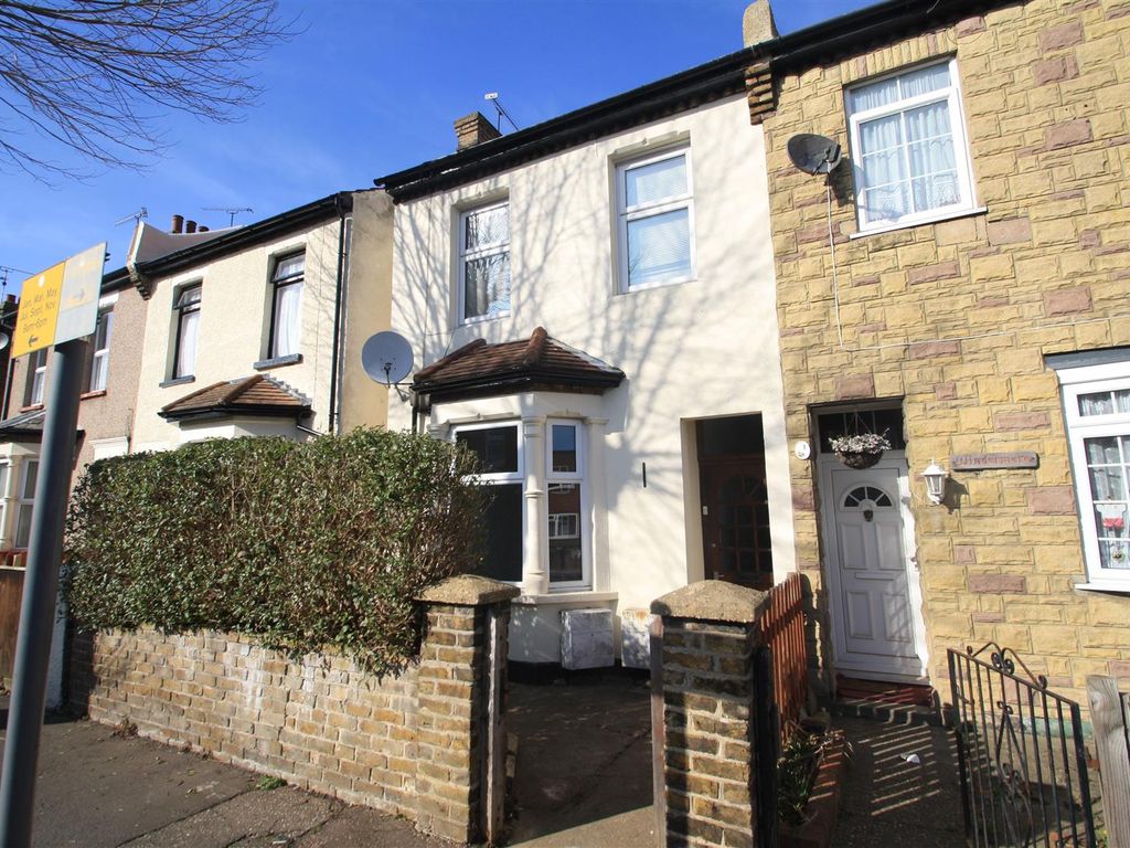 1 bed flat to rent in Windsor Road, WestcliffOnSea SS0, £875 pcm Zoopla