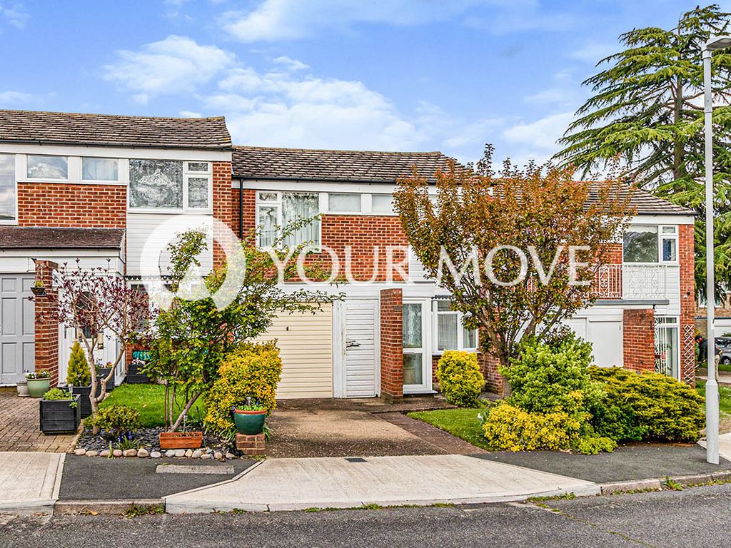 3 bed terraced house for sale in Angus Close, Chessington KT9 Zoopla