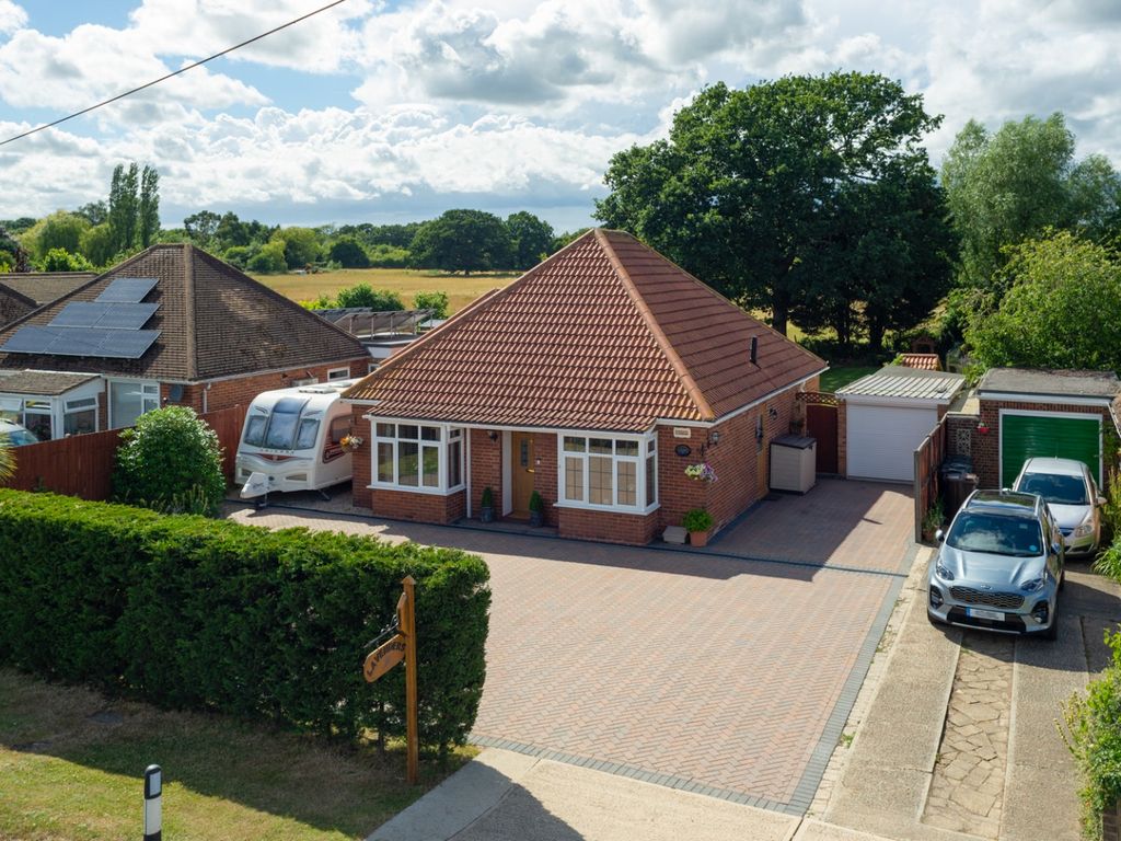 2 bed detached bungalow for sale in Ashford Road, Kingsnorth, Ashford