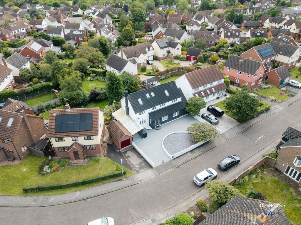 6 bed detached house for sale in Godfrey Way, Dunmow CM6, £750,000 Zoopla