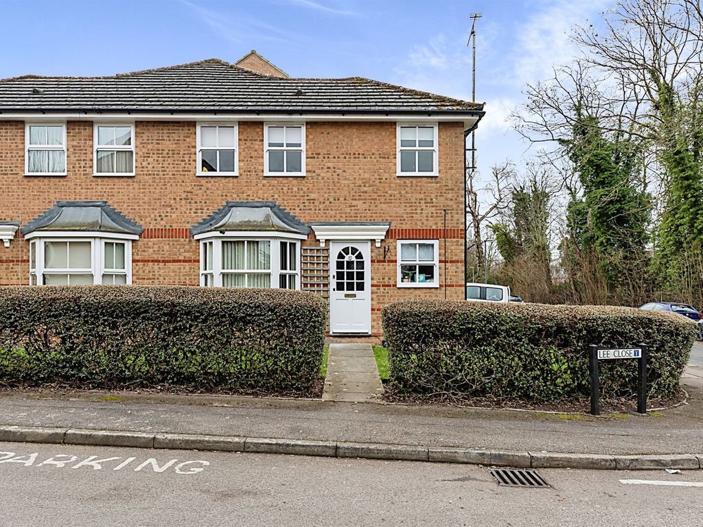 2 bed property for sale in Lee Close, Stanstead Abbotts, Ware SG12 Zoopla