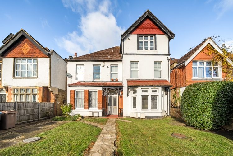 Studio to rent in Avenue South, Surbiton KT5, £1,000 pcm Zoopla