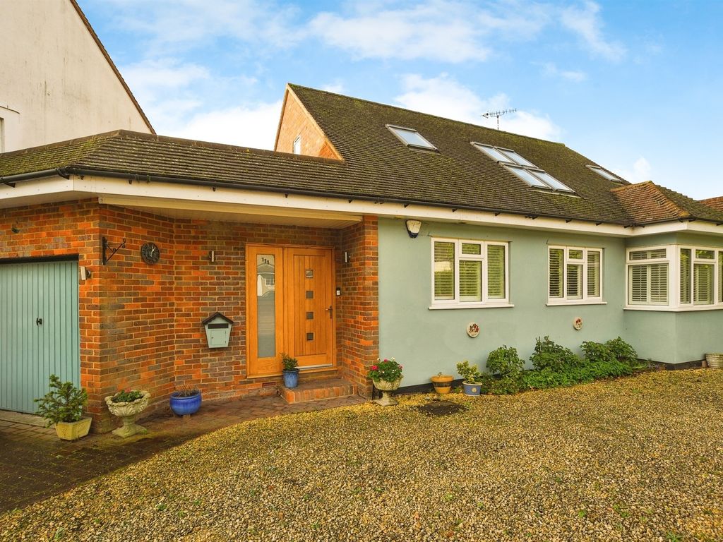 4 bed detached house for sale in Ridge Lane, Watford WD17, £800,000