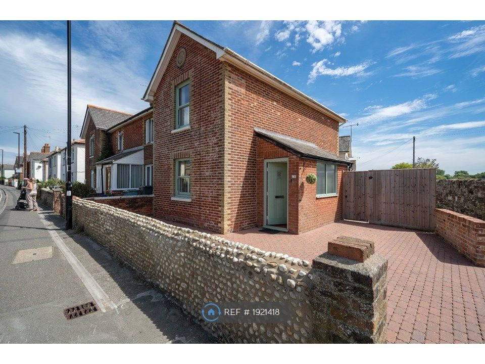 2 bed end terrace house to rent in Avenue Road, Sandown PO36, £925 pcm Zoopla