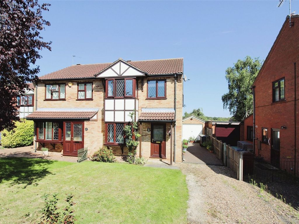 3 bed semidetached house for sale in Wedgewood Road, Lincoln