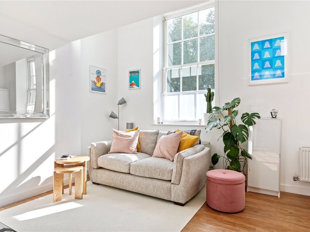 2 bed flat for sale in Shepperton Road, Islington, London N1, £700,000