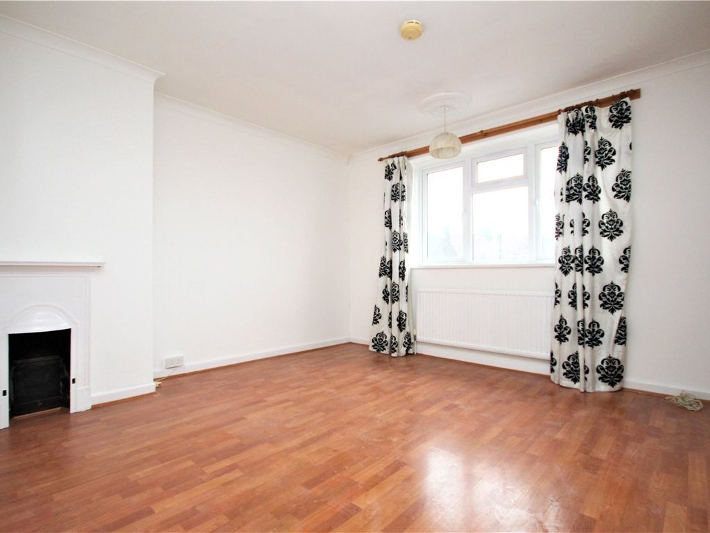 2 bed end terrace house to rent in Lodge Avenue, Dagenham RM9, £1,800