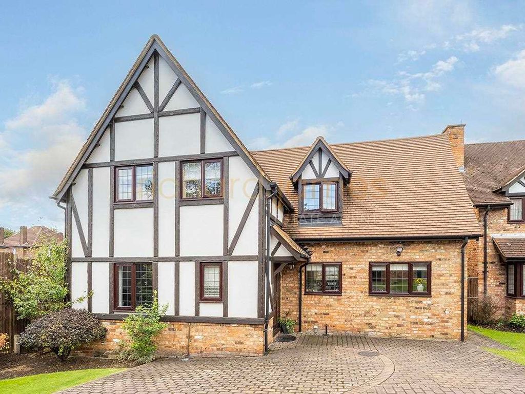 4 bed detached house for sale in Priory Field Drive, Edgware HA8, £