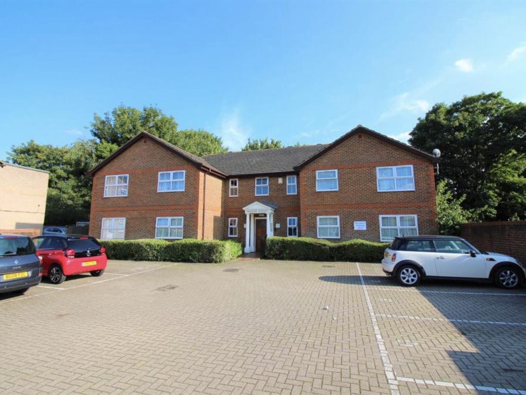 1 bed flat for sale in New Heston Road, Heston, Hounslow TW5, £245,000