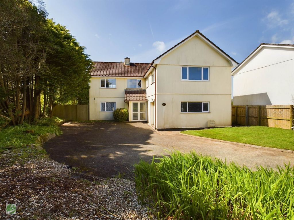 4 bed detached house for sale in Tremadart Close, Duloe PL14, £550,000