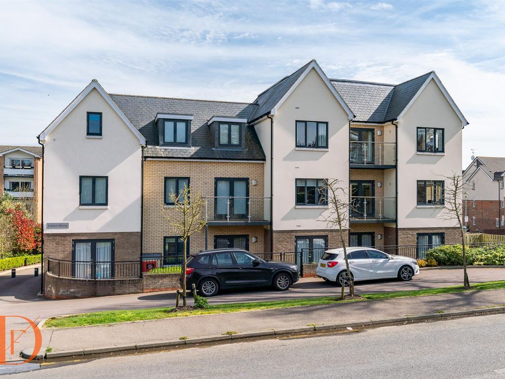 Centre Drive, Epping CM16  