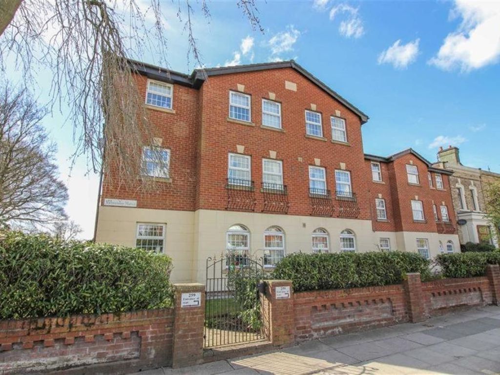 2 bed flat to rent in Walmersley Manor, Walmersley Road, Bury BL9 Zoopla