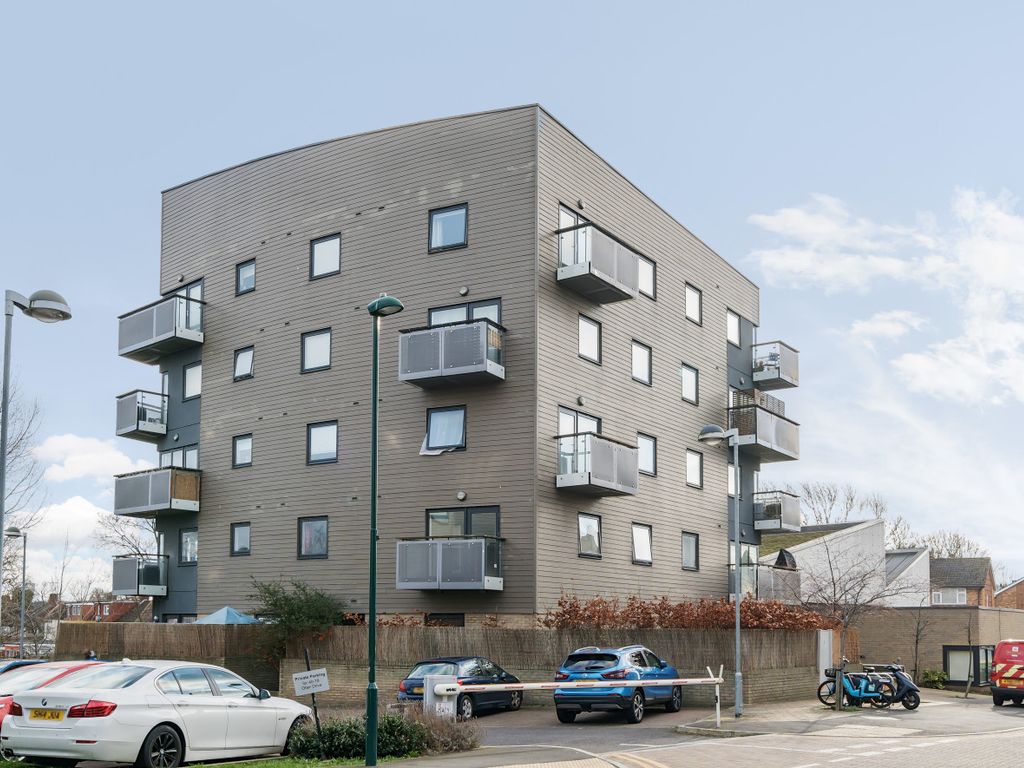 2 bed flat for sale in Otter Drive, Carshalton SM5, £315,000 Zoopla