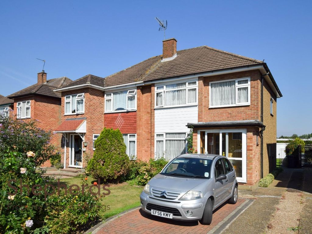 3 bed semidetached house for sale in Cadmore Lane, Cheshunt EN8, £