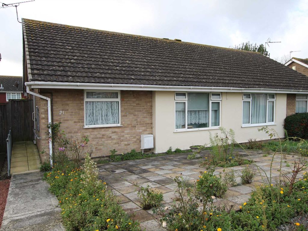 2 bed semidetached bungalow for sale in Woodpecker Road, Eastbourne