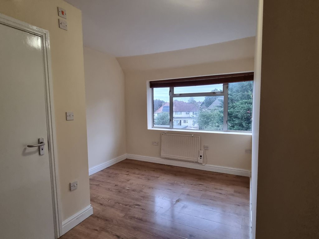 Studio to rent in Nutfield Road, London NW2, £1,100 pcm Zoopla
