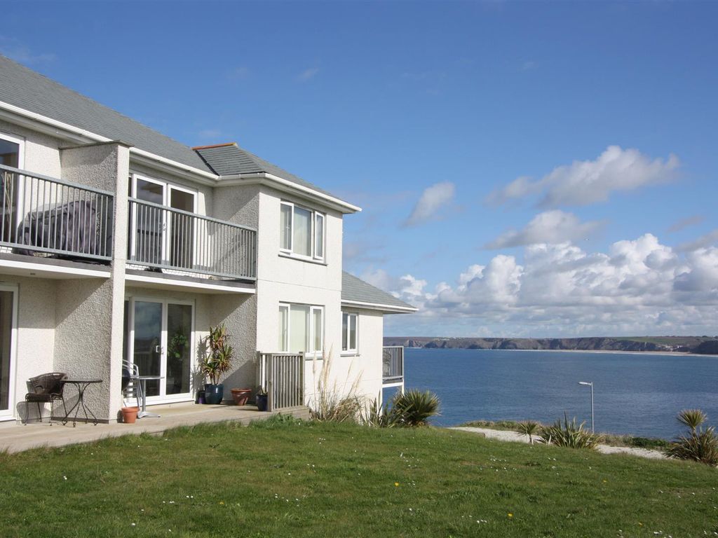 2 bed flat to rent in Dane Road, Newquay TR7, £1,200 pcm Zoopla