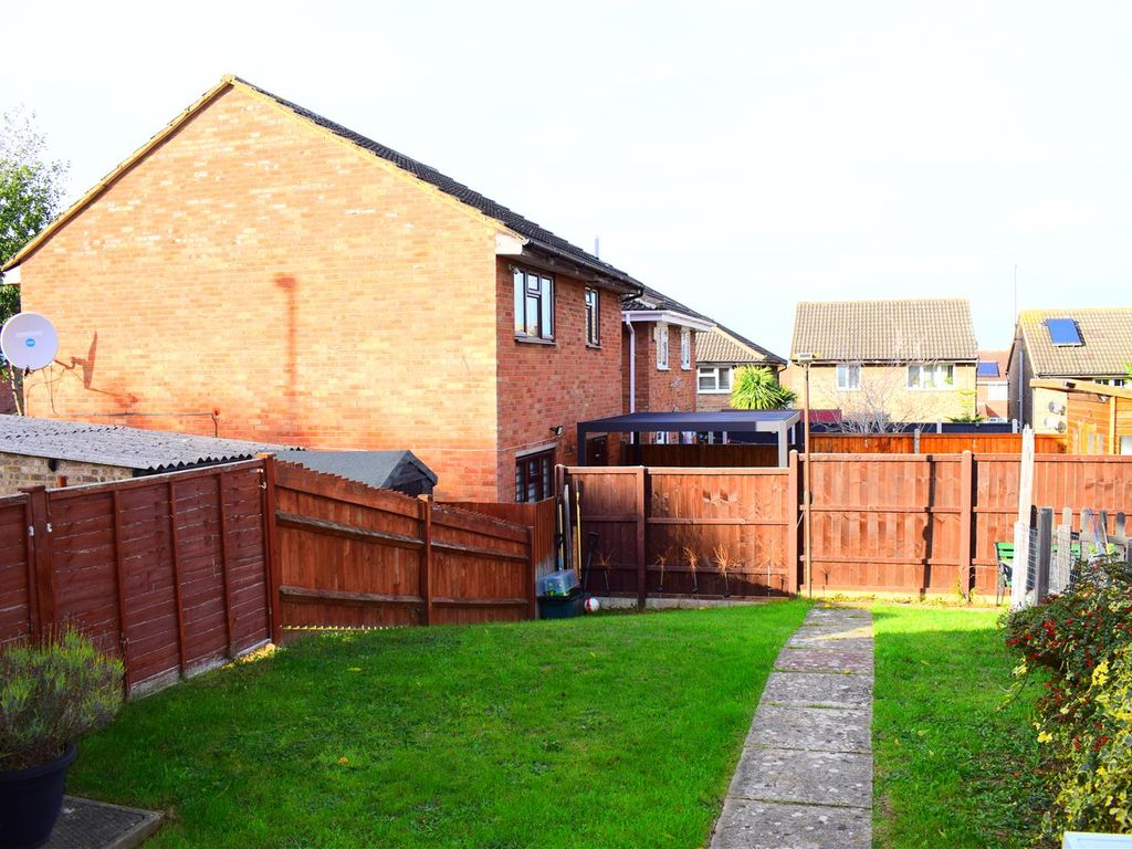 3 bed terraced house for sale in Frensham Close, Roselands, Northampton