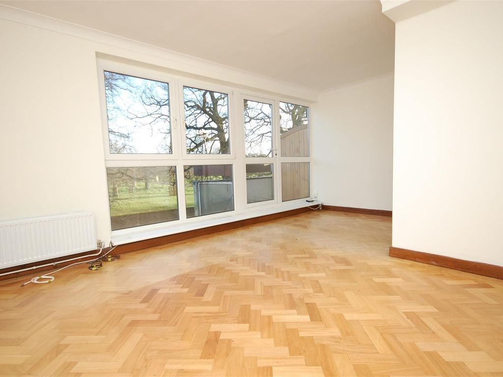 3 bed flat for sale in Park Gate Court, High Street, Hampton Hill