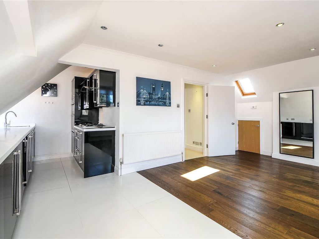 2 bed flat to rent in Edge Hill, Wimbledon, London SW19, £1,950 pcm