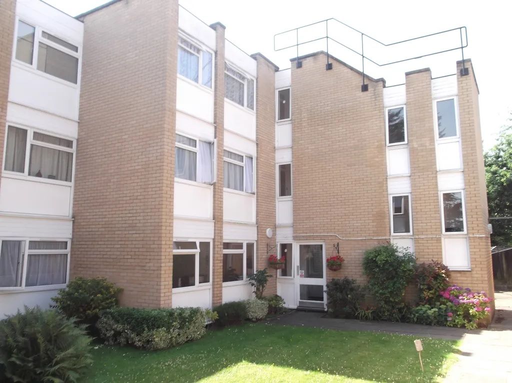2 bed flat for sale in Lingfield Close, Enfield EN1, £330,000 Zoopla