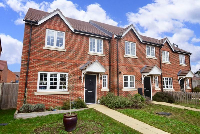 3 bed end terrace house for sale in Littleworth Road, Benson