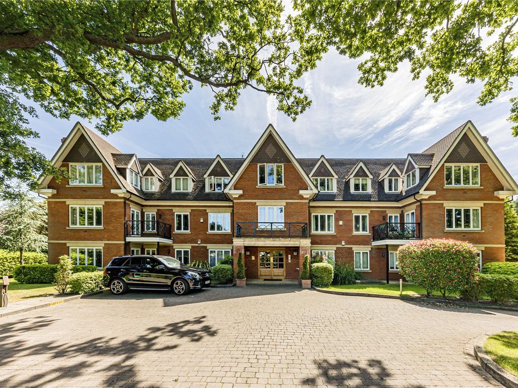 Old Avenue Weybridge Surrey KT13  