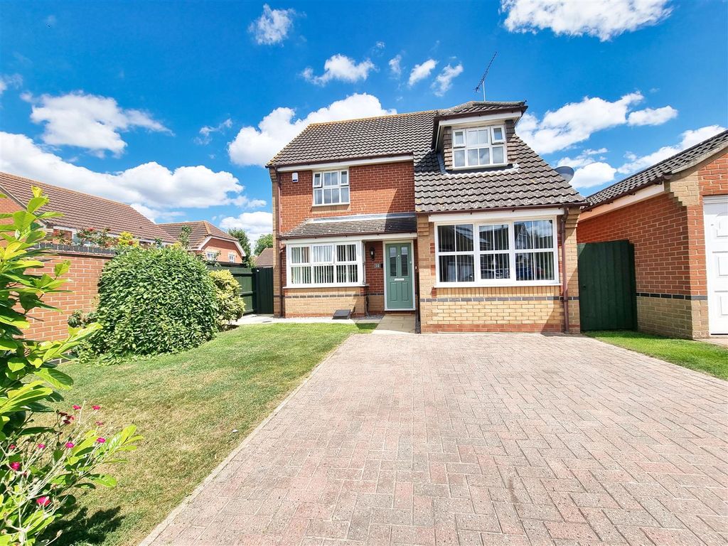 4 bed detached house for sale in Brimstone Road, Pinewood, Ipswich IP8