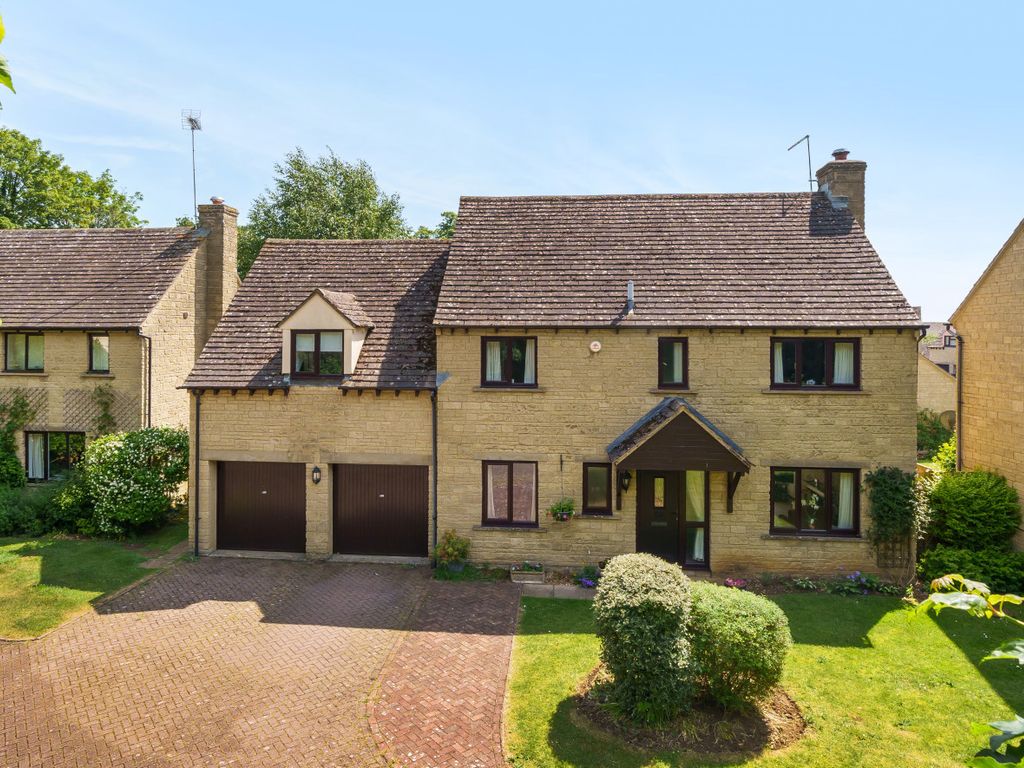 5 bed detached house for sale in Leafield Road, Fairford