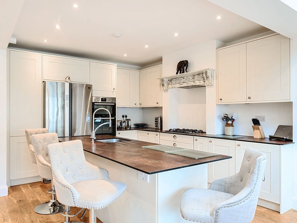 4 bed end terrace house for sale in Birchwood Avenue, Beckenham BR3, £