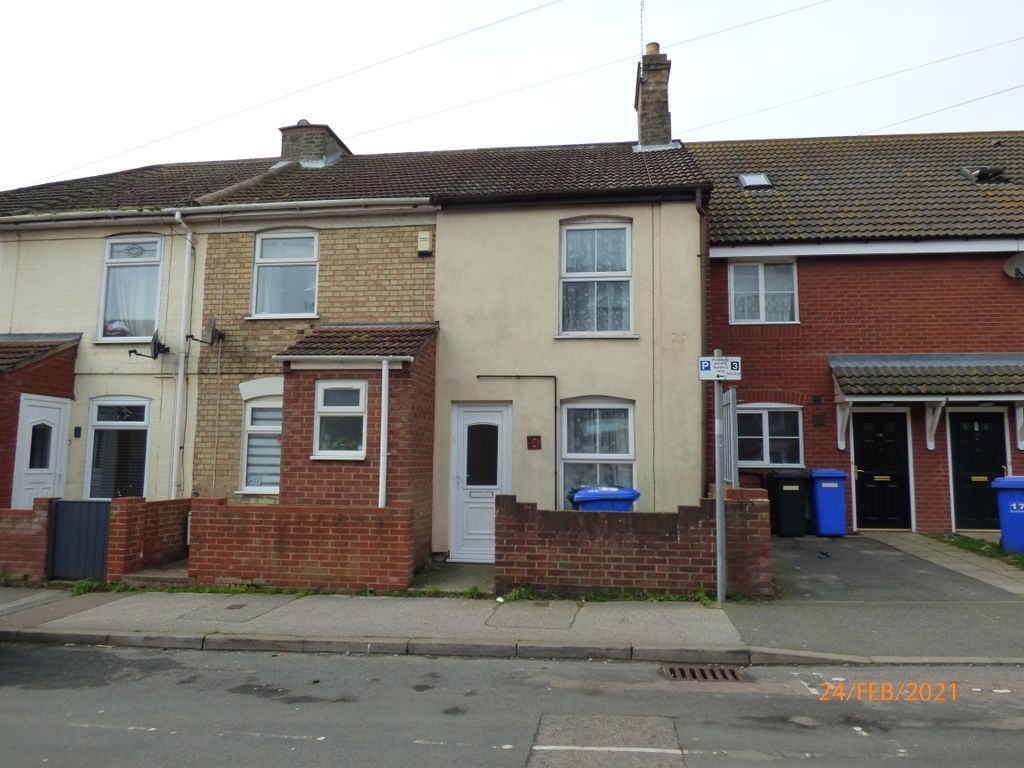 2 bed terraced house to rent in Wollaston Road, Lowestoft NR32, £675