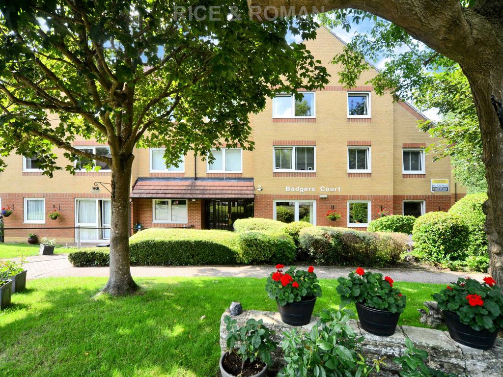 1 bed flat to rent in Badgers Court, Epsom KT17, £1,200 pcm Zoopla