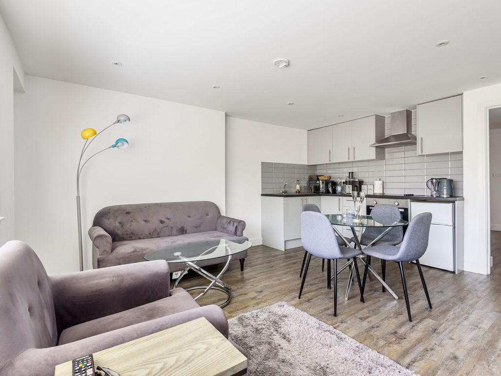 1 bed flat to rent in High Street, EN5 Zoopla