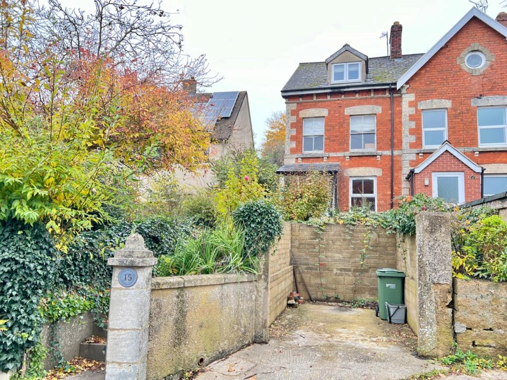 4 bed end terrace house for sale in Bisley Road, Stroud GL5, £450,000