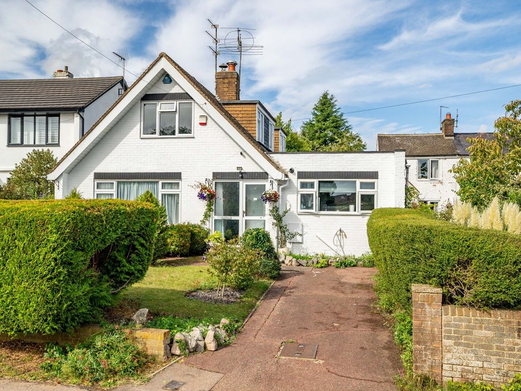 5 bed detached house for sale in Woodside Road, Woodside, Luton, Bedfordshire LU1, £800,000 Zoopla