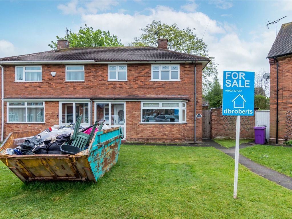 3 bed property for sale in Elmdon Close, Oxley, Wolverhampton, West