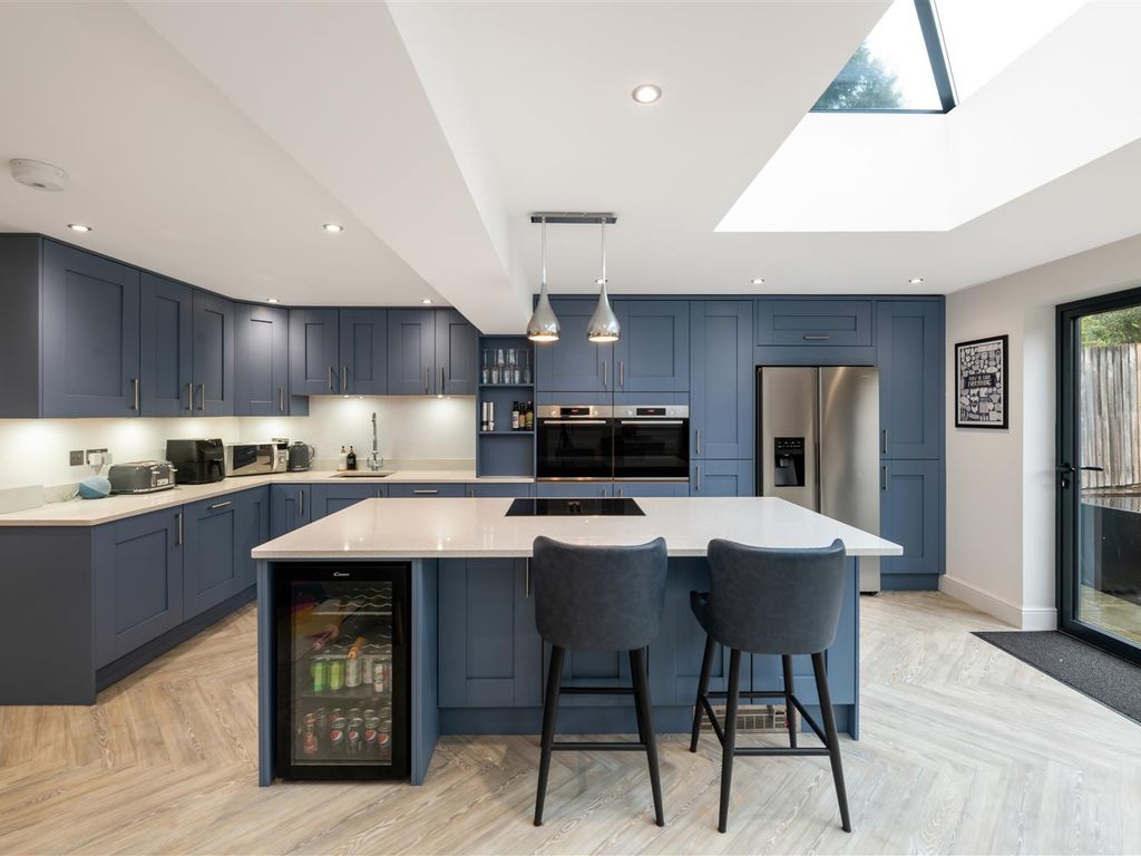 4 bed semidetached house for sale in Regent Crescent, Redhill RH1, £