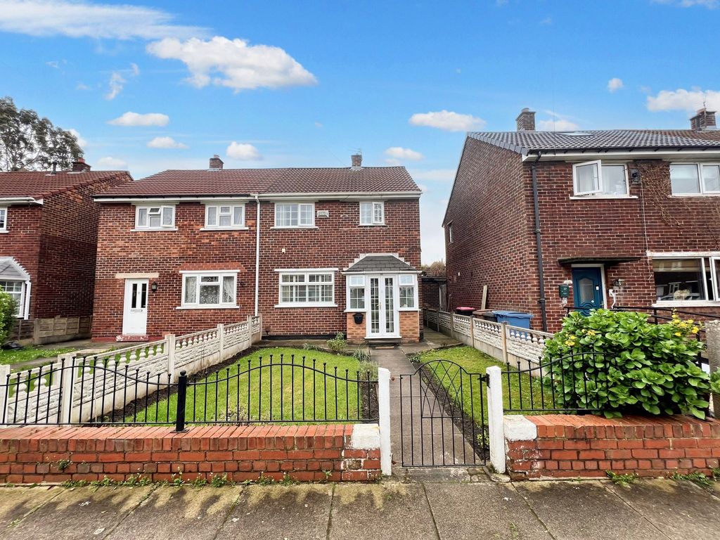 3 bed semidetached house for sale in Cardwell Road, Eccles M30, £