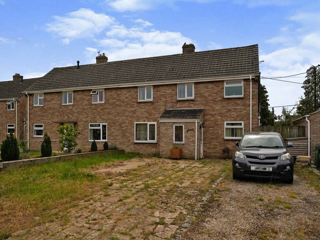 3 bed semidetached house for sale in Hughes Crescent, Longcot