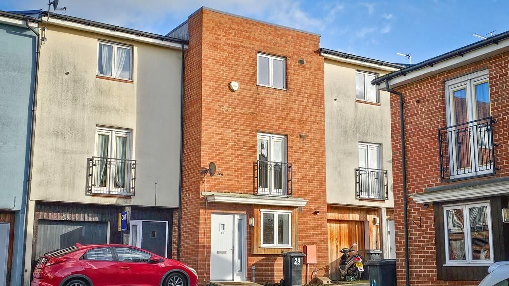 4 bed terraced house to rent in Awebridge Way, Abbeydale, Gloucester