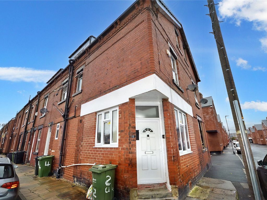 3 bed end terrace house for sale in Cleveleys Road, Leeds, West