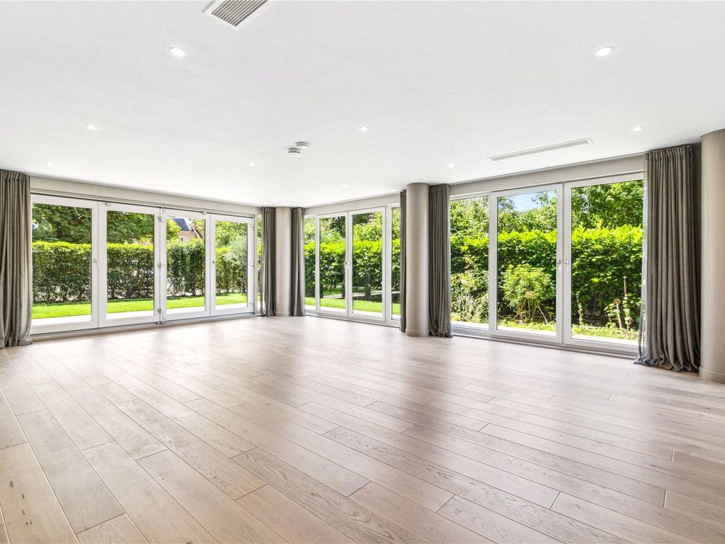 3 bed flat to rent in Halcyon Close, London SW13, £5,000 pcm Zoopla