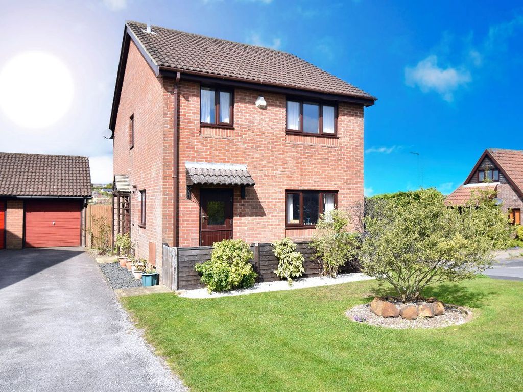 3 bed detached house for sale in Thornfield Close, Clanfield