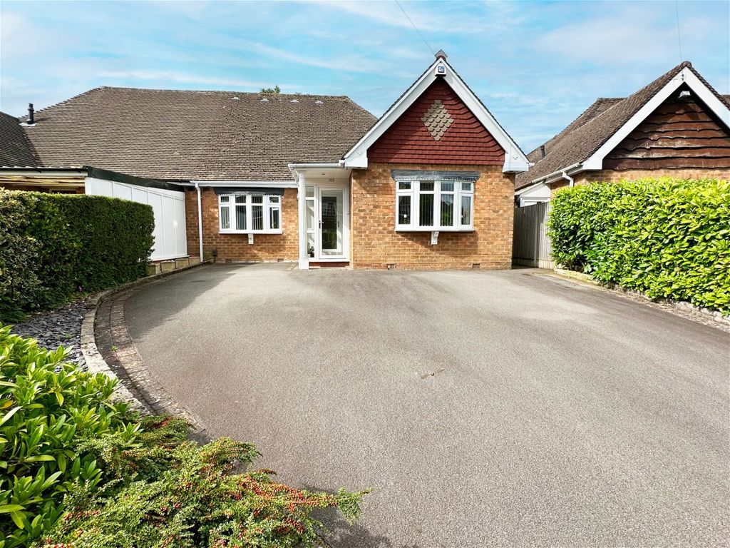 4 bed semidetached bungalow for sale in Meadow Road, Wythall B47, £
